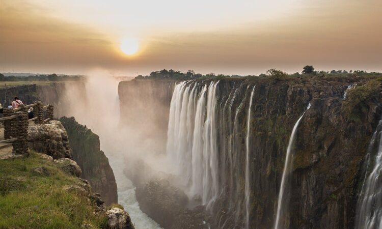 8 Days Bwindi Gorilla Trek & Victoria Falls Safari